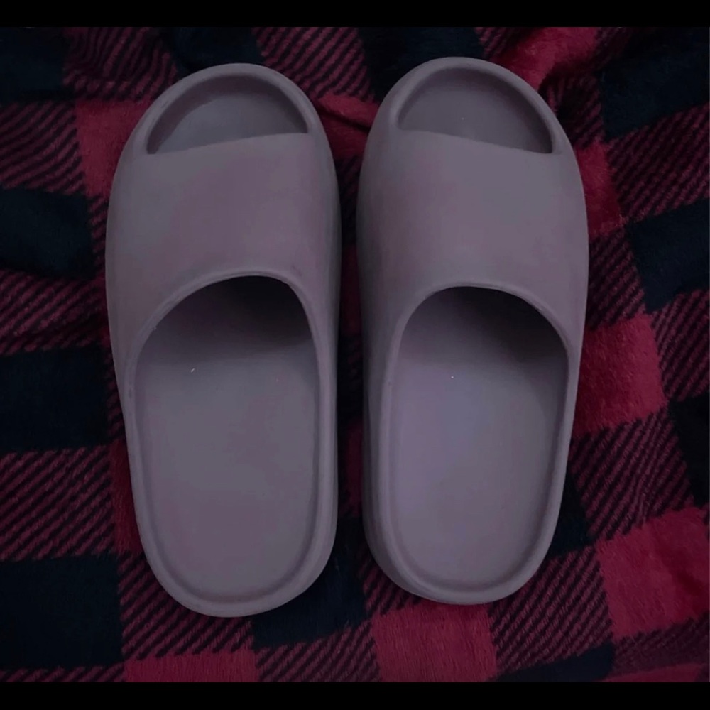 yeezy slides
